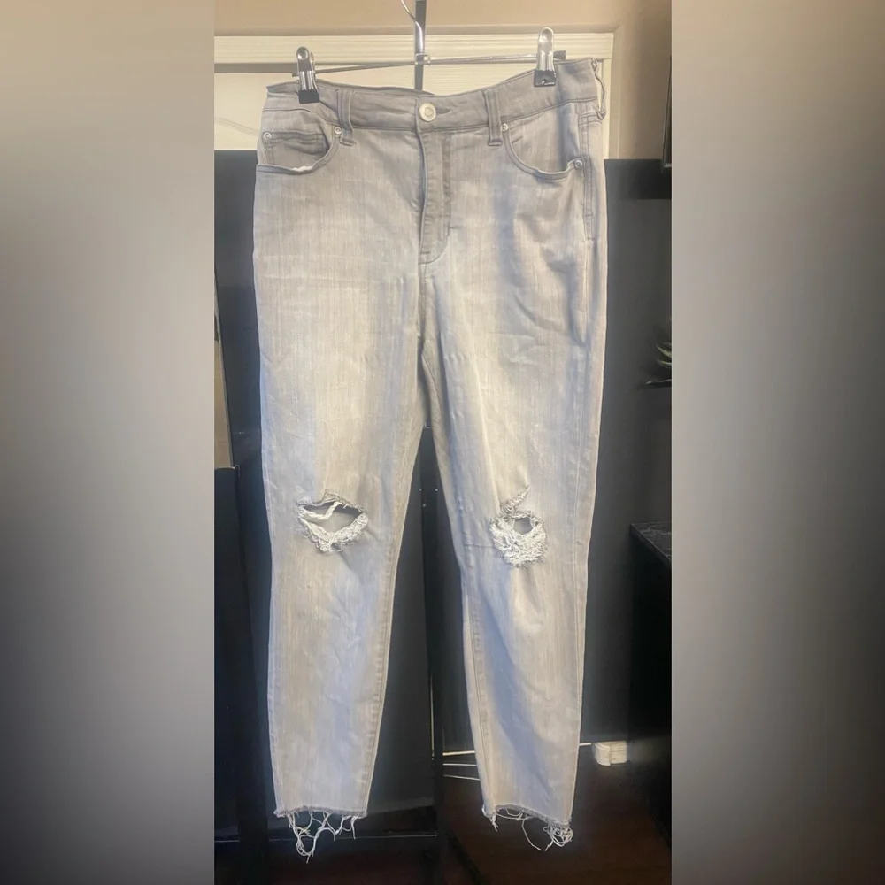 Forever 21 Grey distressed jeans - Picture 1 of 4